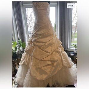 San Patrick Off WhiteStrapless Side Beading Gown